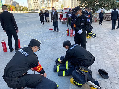 亮劍保安在消防技能比武中